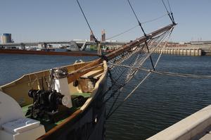 Segelschiff im Hafen