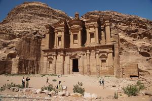 Der Tempel Ed Deir ist 48m hoch und 47m breit