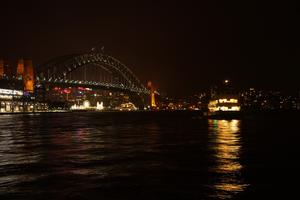 Die Harbour Bridge bei Nacht