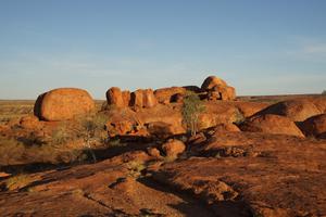 Die Devil's Marbles im Abendlicht