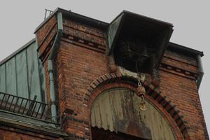 Winden vor jeder Fensterreihe