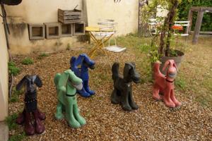 Hunde aus Gummistiefeln